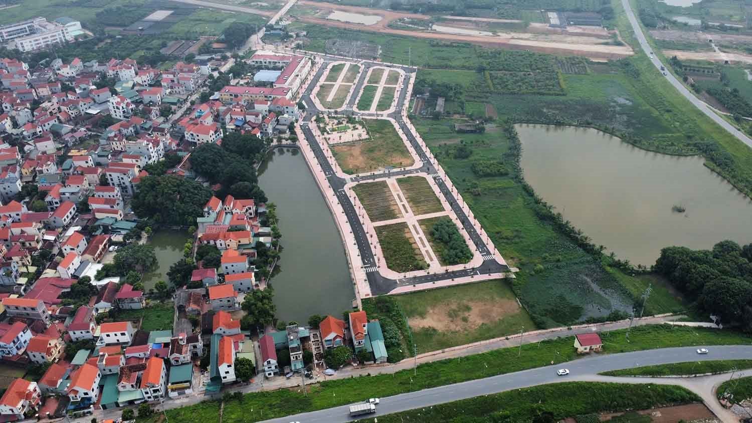 Khu đất đấu giá tại Hà Nội nhìn từ trên cao — bảng giá đất Hà Nội 2026 áp dụng từ 1/1/2026
