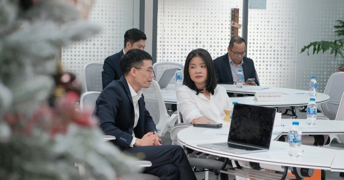 đầu tư 5 tỷ nên chọn kênh nào 2026 chứng khoán vàng hay bất động sản