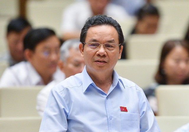Đại biểu Quốc hội thảo luận về luật đất đai 2024 thay đổi tại kỳ họp