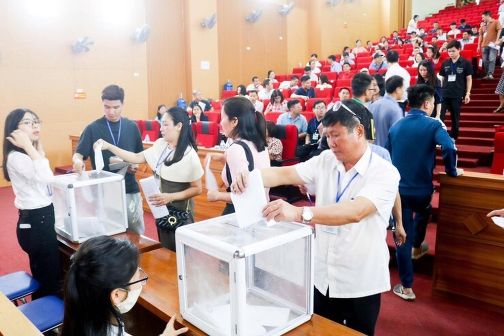 Phiên đấu giá đất nhà nước tại hội trường UBND huyện - có nên đấu giá đất