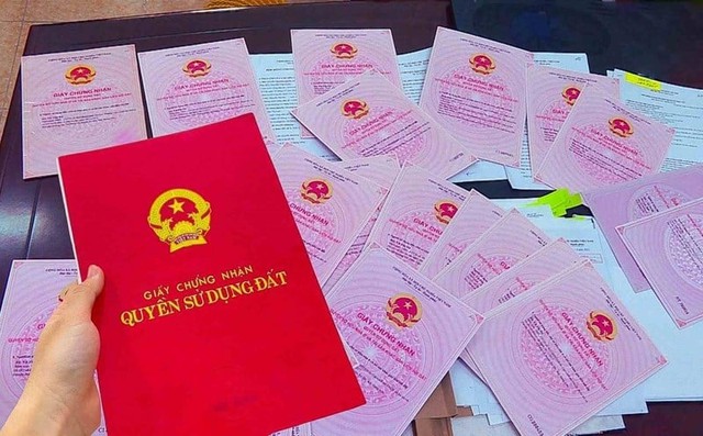 Chi phí và thủ tục sang tên sổ đỏ 2026 Hồ sơ sang tên sổ đỏ cần chuẩn bị đầy đủ trước khi nộp