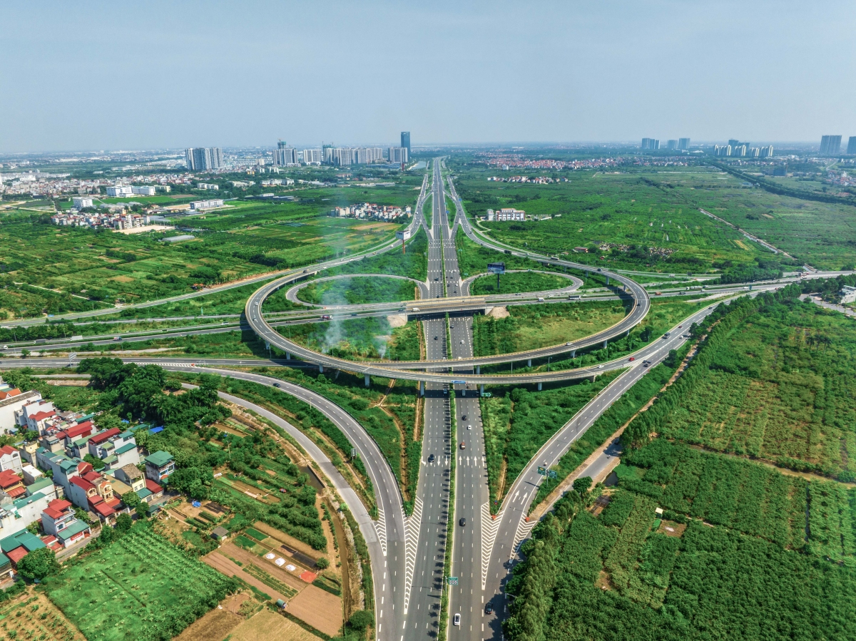 Nút giao Cổ Linh ba tầng tại Long Biên - hạ tầng đẩy giá đất nền khu vực