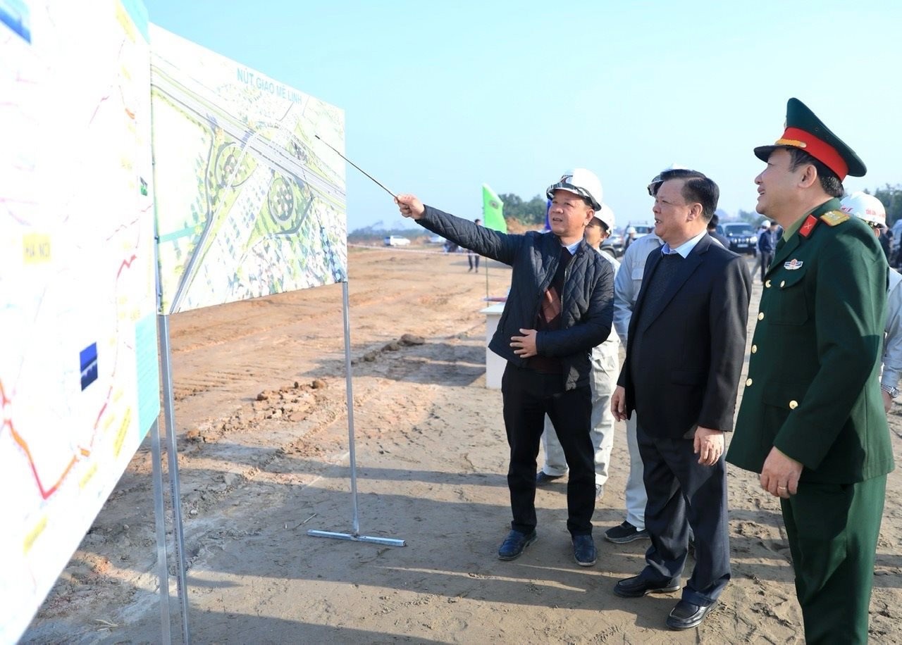 Lãnh đạo Hà Nội kiểm tra tiến độ thi công nút giao vành đai 4 ảnh hưởng tới đất nền Thường Tín