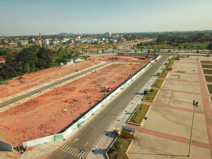 Dự án đất nền vùng ven đang san lấp hạ tầng minh hoạ quy tắc kiểm tra tiến độ trước khi đầu tư
